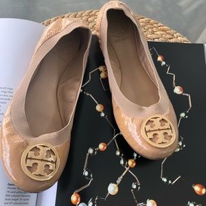 Tory Burch Caroline 2  Tan Flats Sz 6.5
